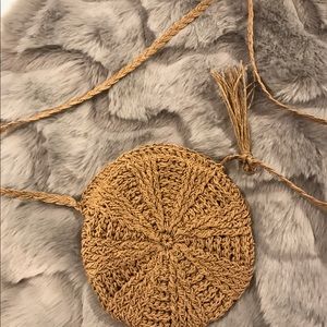 Round straw purse